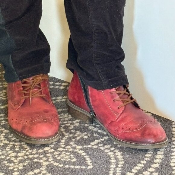 Reiker - Picture 2 of 5